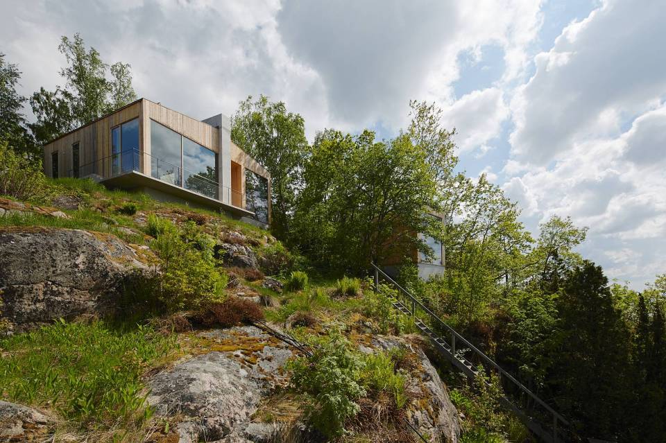 This contemporary lakeside cottage in Sweden has 3 small bedrooms in 1,249 sq ft. | www.facebook.com/SmallHouseBliss