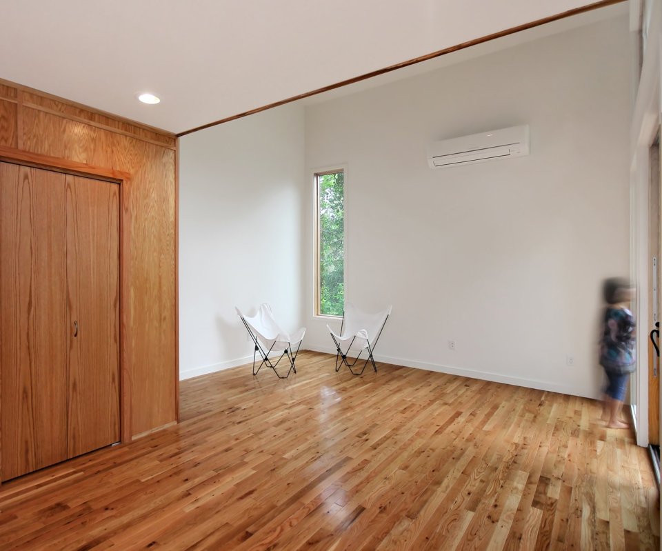 This compact and affordable home has 1 bedroom and a loft in 950 sq ft. | www.facebook.com/SmallHouseBliss