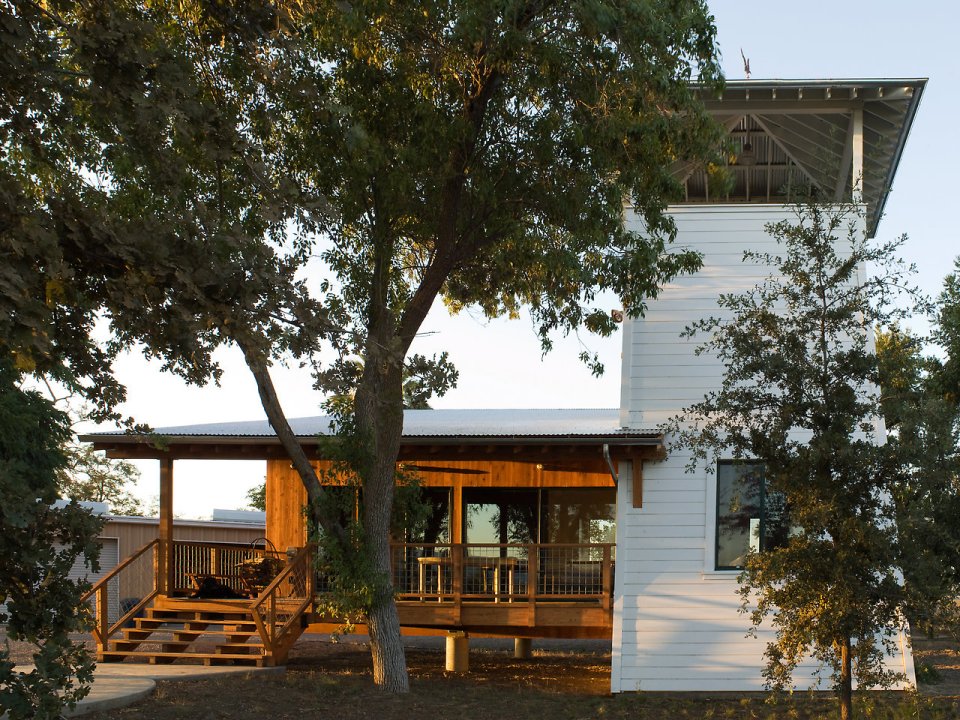 This small cabin modeled on old-fashioned water towers has 1 bedroom and a loft. | www.facebook.com/SmallHouseBliss
