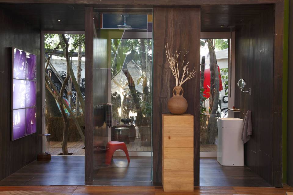 A nondescript 1930s house was renovated to create "Cabana Urbana", a vibrant weekend retreat in São Paulo, Brazil with a 914 sq ft studio plan. | www.facebook.com/SmallHouseBliss