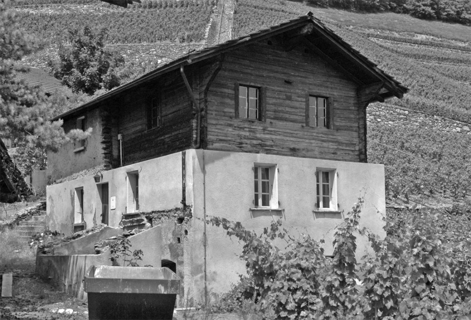 A vineyard residence and wine cellar dating from 1850 were restored as a small 2 bedroom house. | www.facebook.com/SmallHouseBliss