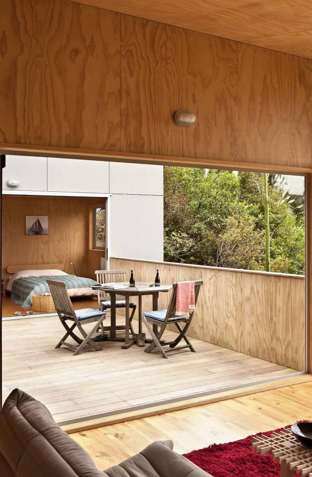 To get around this small hillside house, the owners must step outside; external decks and stairs serve as circulation space. The house has 3 bedrooms in 1,076 sq ft. | www.facebook.com/SmallHouseBliss