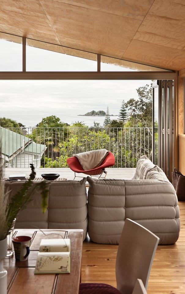 To get around this small hillside house, the owners must step outside; external decks and stairs serve as circulation space. The house has 3 bedrooms in 1,076 sq ft. | www.facebook.com/SmallHouseBliss