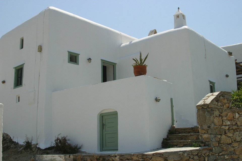 A traditional house on Mykonos was restored, staying true to the island's architectural history. It has two bedrooms and a loft in 840 sq ft. | www.facebook.com/SmallHouseBliss