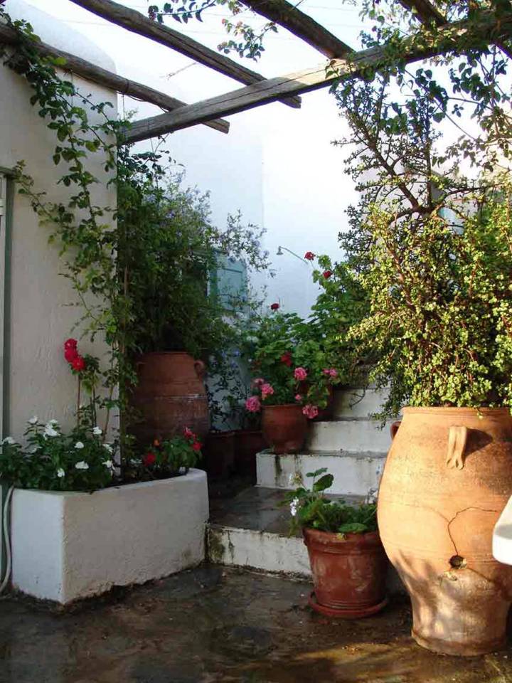 A traditional house on Mykonos was restored, staying true to the island's architectural history. It has two bedrooms and a loft in 840 sq ft. | www.facebook.com/SmallHouseBliss