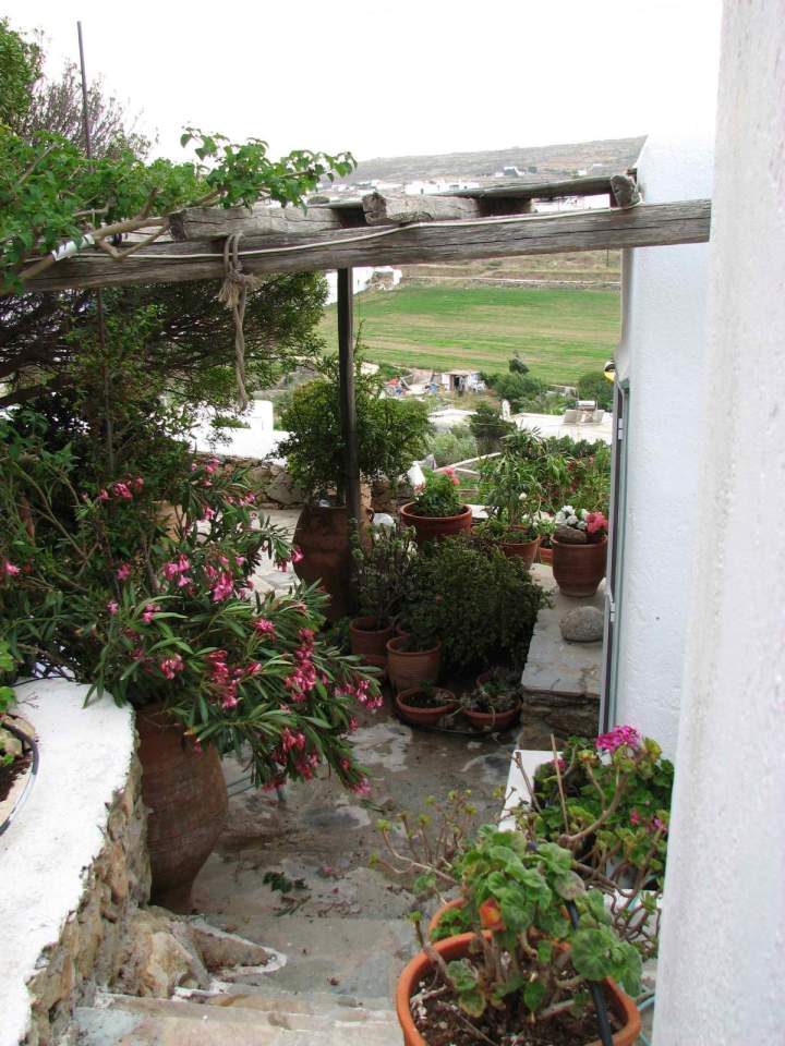 A traditional house on Mykonos was restored, staying true to the island's architectural history. It has two bedrooms and a loft in 840 sq ft. | www.facebook.com/SmallHouseBliss