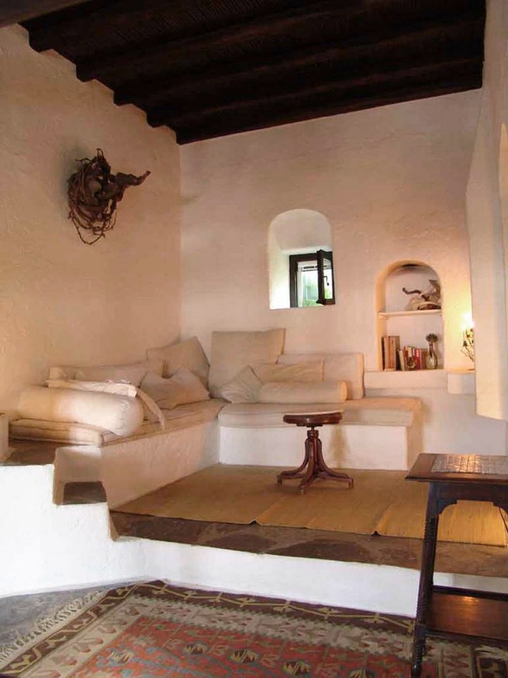 A traditional house on Mykonos was restored, staying true to the island's architectural history. It has two bedrooms and a loft in 840 sq ft. | www.facebook.com/SmallHouseBliss