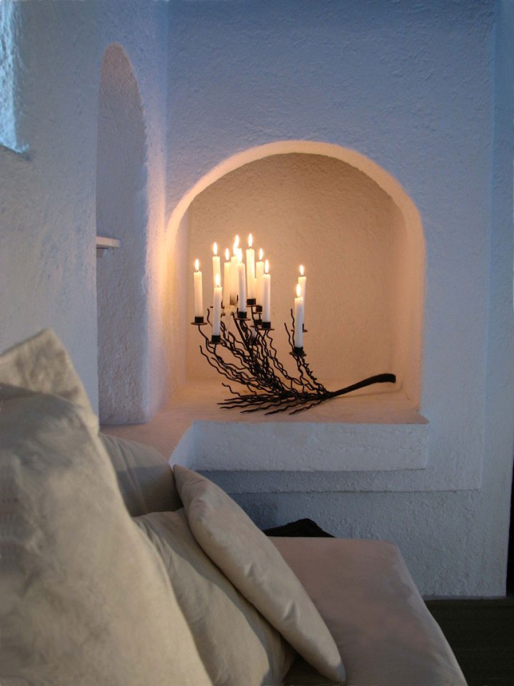 A traditional house on Mykonos was restored, staying true to the island's architectural history. It has two bedrooms and a loft in 840 sq ft. | www.facebook.com/SmallHouseBliss