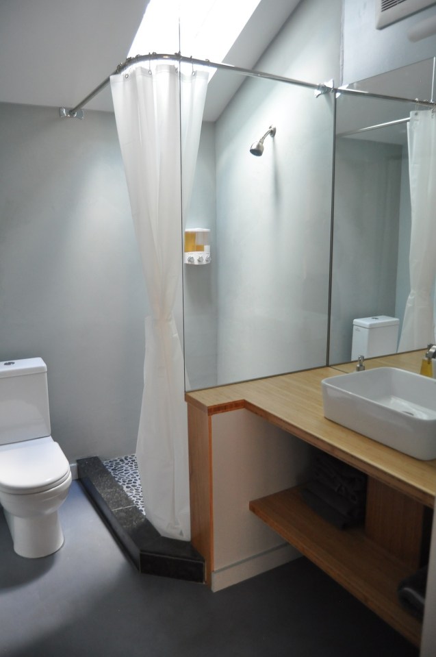 PDX Eco Cottage, a sustainably built Craftsman-style backyard cottage with Mid-Century Modern interior. It has 1 bedroom in 550 sq ft. | www.facebook.com/SmallHouseBliss