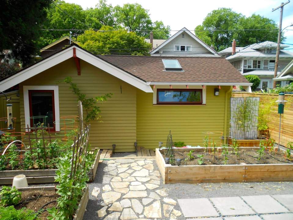 PDX Eco Cottage, a sustainably built Craftsman-style backyard cottage with Mid-Century Modern interior. It has 1 bedroom in 550 sq ft. | www.facebook.com/SmallHouseBliss