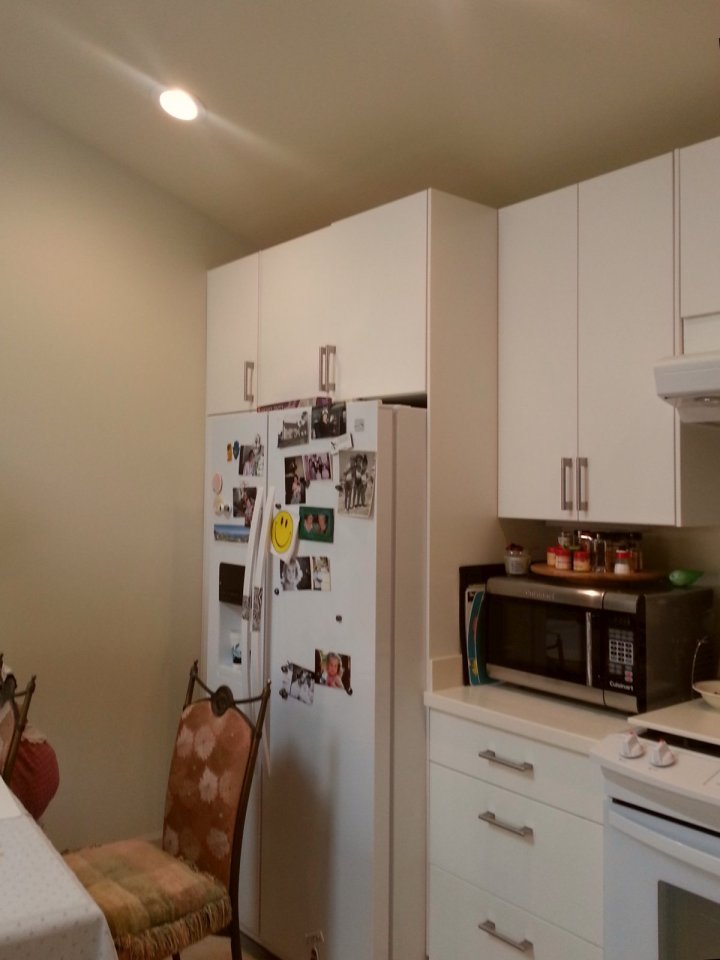 This stuccoed backyard cottage in California has 2 good-sized bedrooms in just 610 sq ft. | www.facebook.com/SmallHouseBliss