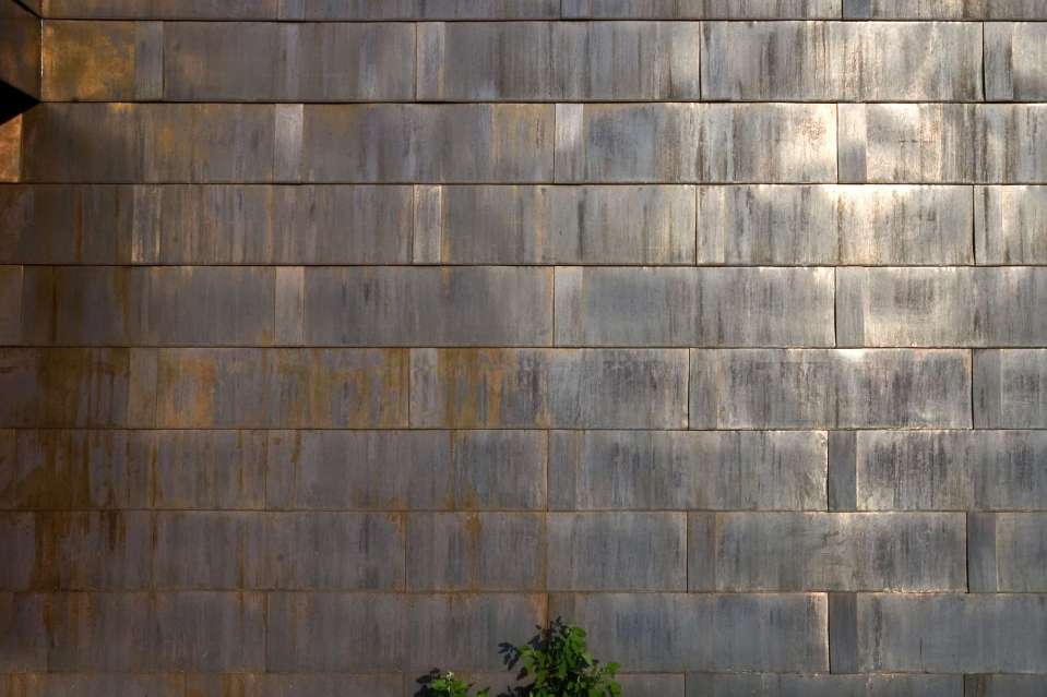 Casa T2, a simple copper-clad house with 2 bedrooms in 1,184 sq ft. | www.facebook.com/SmallHouseBliss