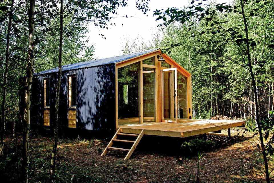 DublDom is a tiny modular cottage manufactured in Russia. It has a 280 sq ft studio floor plan. | www.facebook.com/SmallHouseBliss