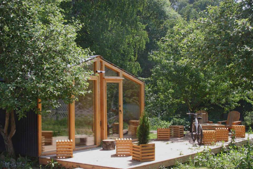 DublDom is a tiny modular cottage manufactured in Russia. It has a 280 sq ft studio floor plan. | www.facebook.com/SmallHouseBliss