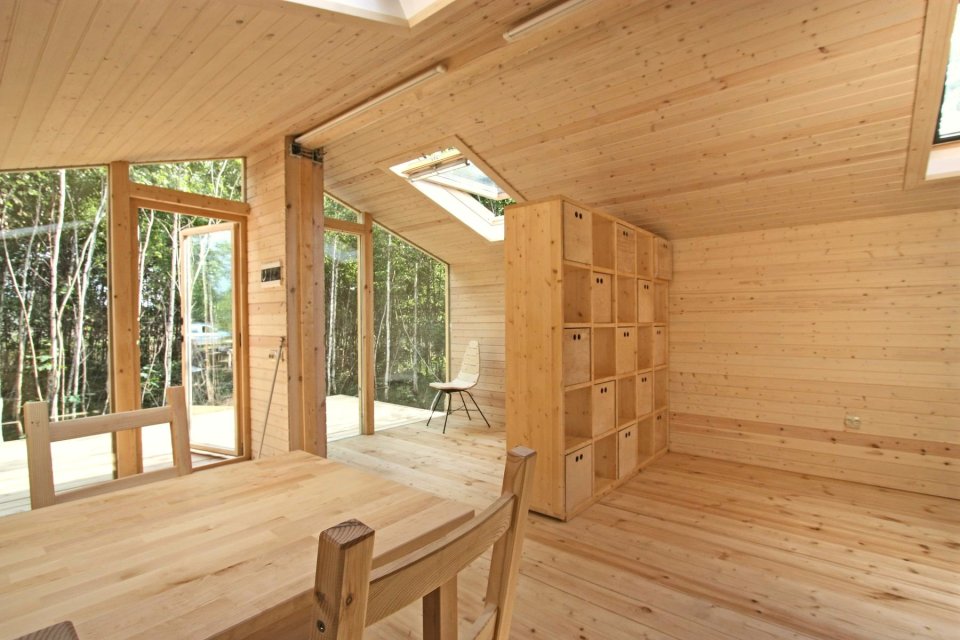 DublDom is a tiny modular cottage manufactured in Russia. It has a 280 sq ft studio floor plan. | www.facebook.com/SmallHouseBliss