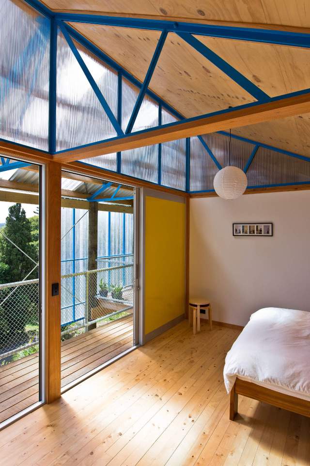 The DOGBOX, a small affordable house designed and built by three recent New Zealand architecture grads. It has 2 bedrooms in 947 sq ft. | www.facebook.com/SmallHouseBliss