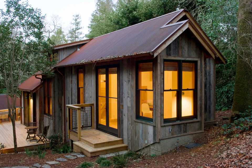 This rustic guest cabin features extensive custom interior woodwork. It has one bedroom and a sleeping loft in 714 sq ft. | www.facebook.com/SmallHouseBliss