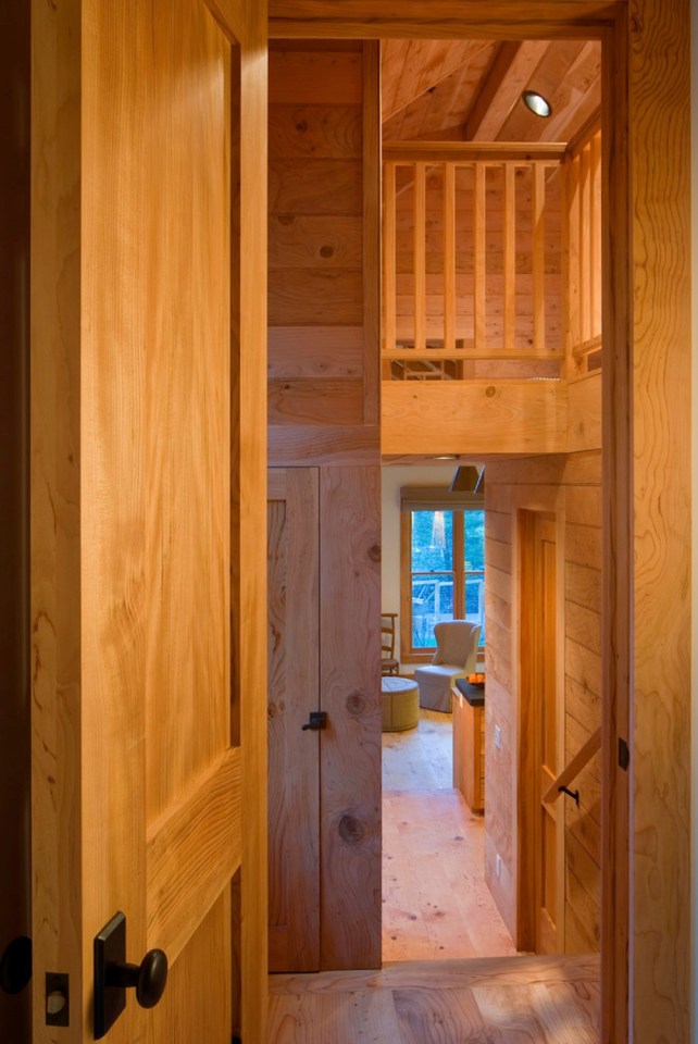 This rustic guest cabin features extensive custom interior woodwork. It has one bedroom and a sleeping loft in 714 sq ft. | www.facebook.com/SmallHouseBliss