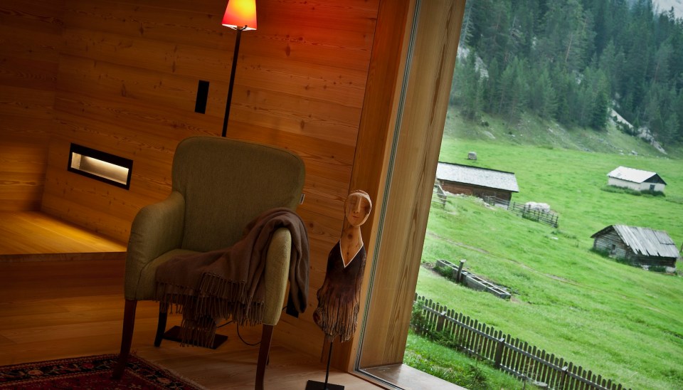 An alpine lodge and adjacent sleeping cabin in the alps of South Tyrol, Italy. Together they have 3 bedrooms in 1,399 sq ft. | www.facebook.com/SmallHouseBliss