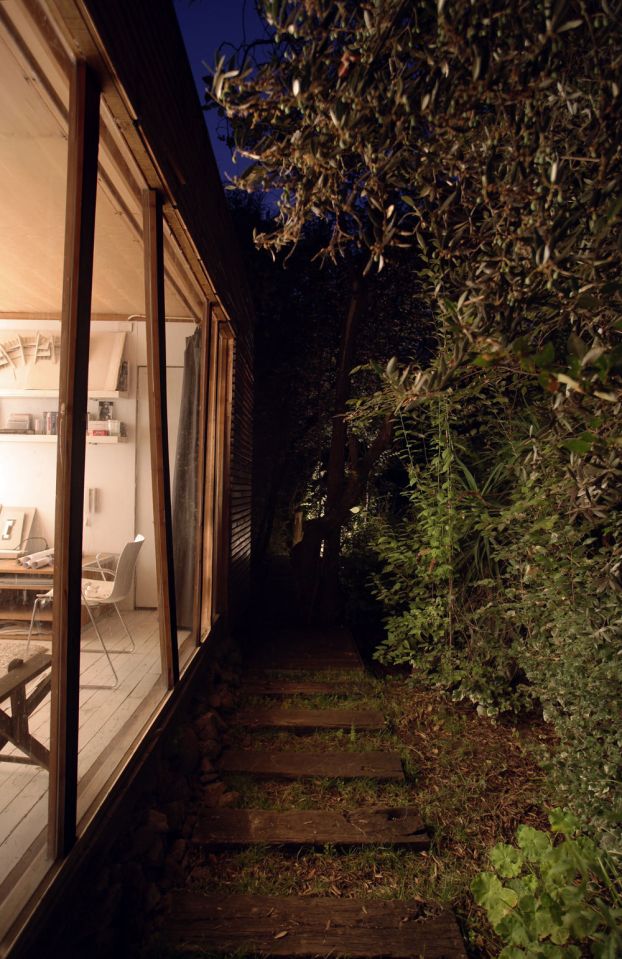 This modern "hermit's cabin" in Chile has a 215 sq ft studio floor plan. | www.facebook.com/SmallHouseBliss