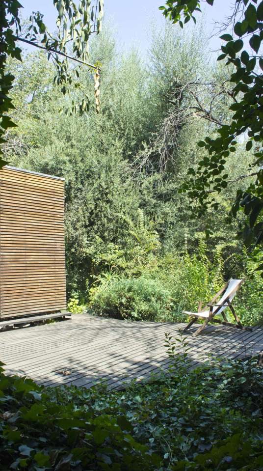 This modern "hermit's cabin" in Chile has a 215 sq ft studio floor plan. | www.facebook.com/SmallHouseBliss