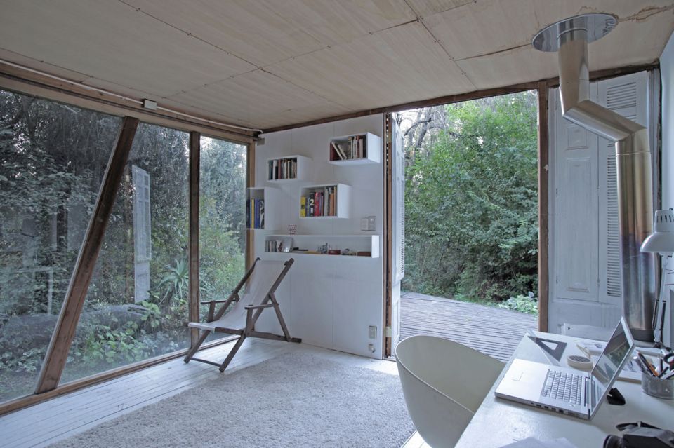 This modern "hermit's cabin" in Chile has a 215 sq ft studio floor plan. | www.facebook.com/SmallHouseBliss