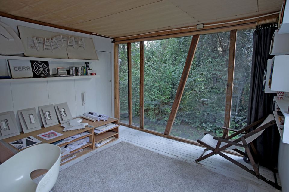 This modern "hermit's cabin" in Chile has a 215 sq ft studio floor plan. | www.facebook.com/SmallHouseBliss