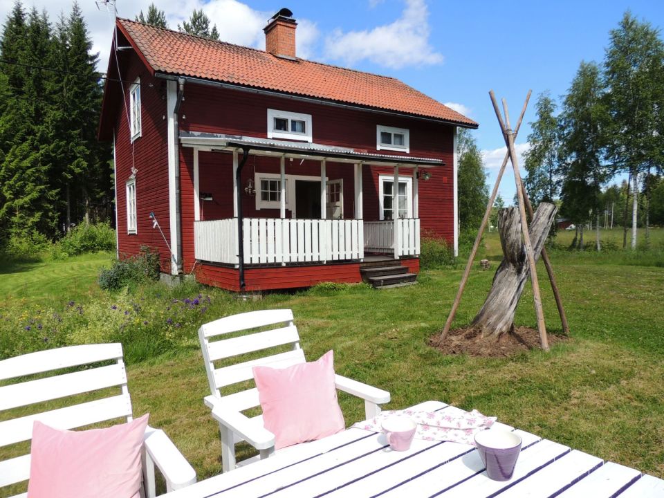 This hundred-year-old farmhouse in the Swedish countryside retains much of its original interior and character. It has 3 bedrooms in roughly 1,020 sq ft. | www.facebook.com/SmallHouseBliss