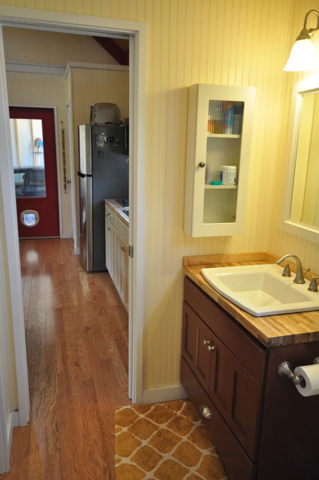 This country cottage in Texas has one bedroom and a loft in 416 sq ft. | www.facebook.com/SmallHouseBliss