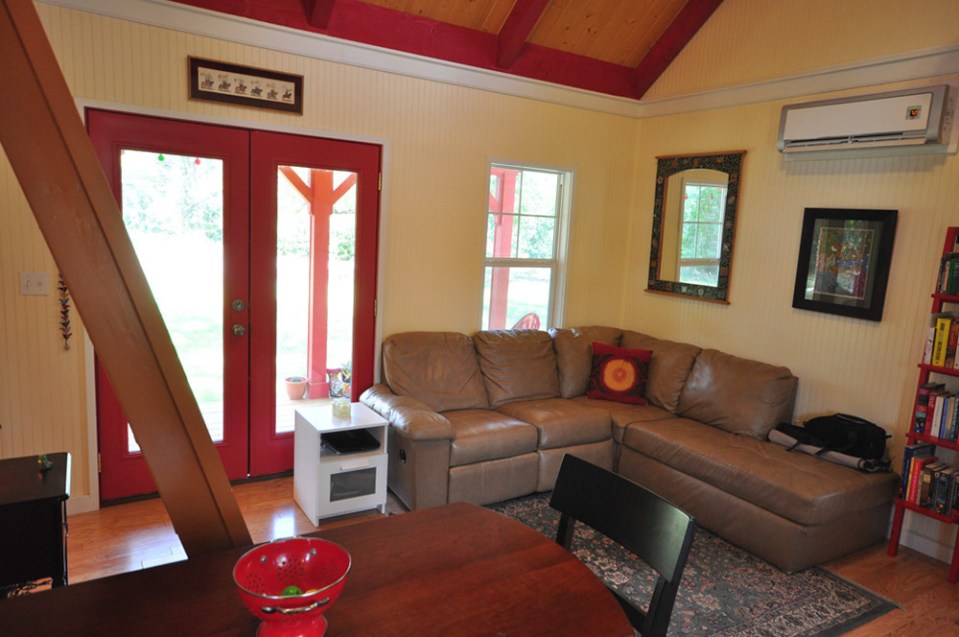 This country cottage in Texas has one bedroom and a loft in 416 sq ft. | www.facebook.com/SmallHouseBliss
