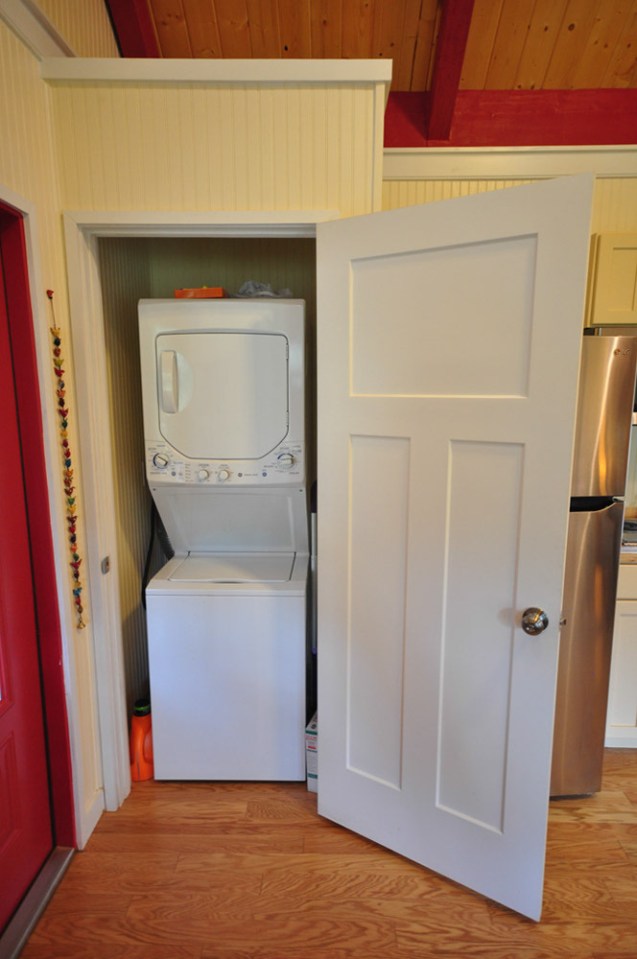 This country cottage in Texas has one bedroom and a loft in 416 sq ft. | www.facebook.com/SmallHouseBliss