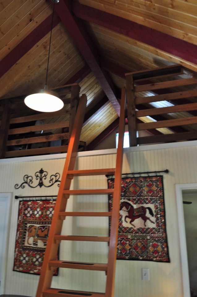 This country cottage in Texas has one bedroom and a loft in 416 sq ft. | www.facebook.com/SmallHouseBliss