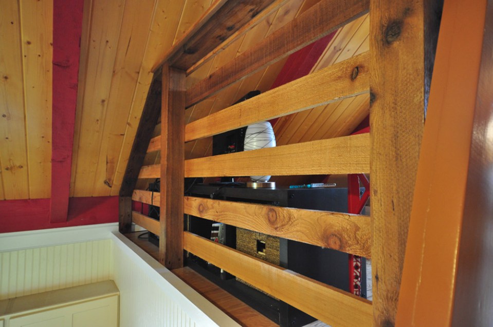 This country cottage in Texas has one bedroom and a loft in 416 sq ft. | www.facebook.com/SmallHouseBliss