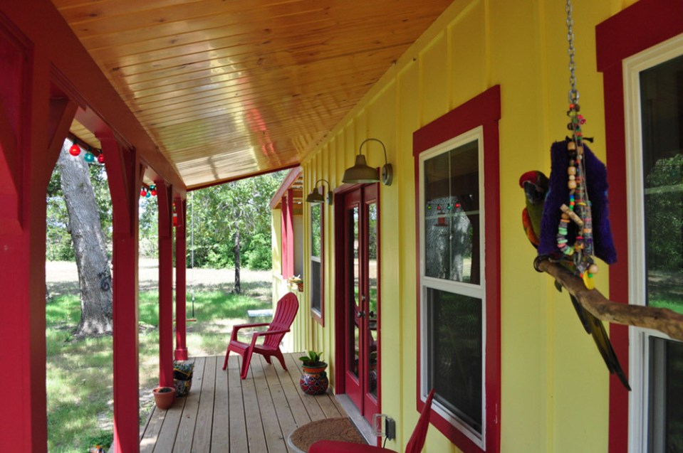 This country cottage in Texas has one bedroom and a loft in 416 sq ft. | www.facebook.com/SmallHouseBliss