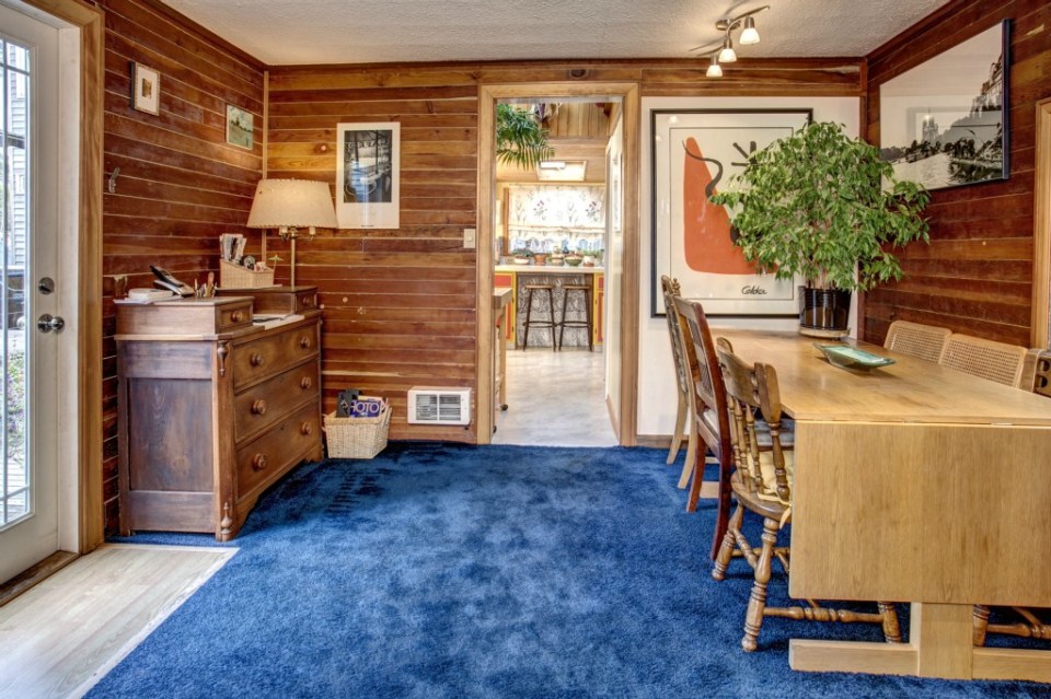 This quirky float house on Seattle's Lake Union was built in 1920 and added on over the years. It now has 640 sq ft with one bedroom. | www.facebook.com/SmallHouseBliss