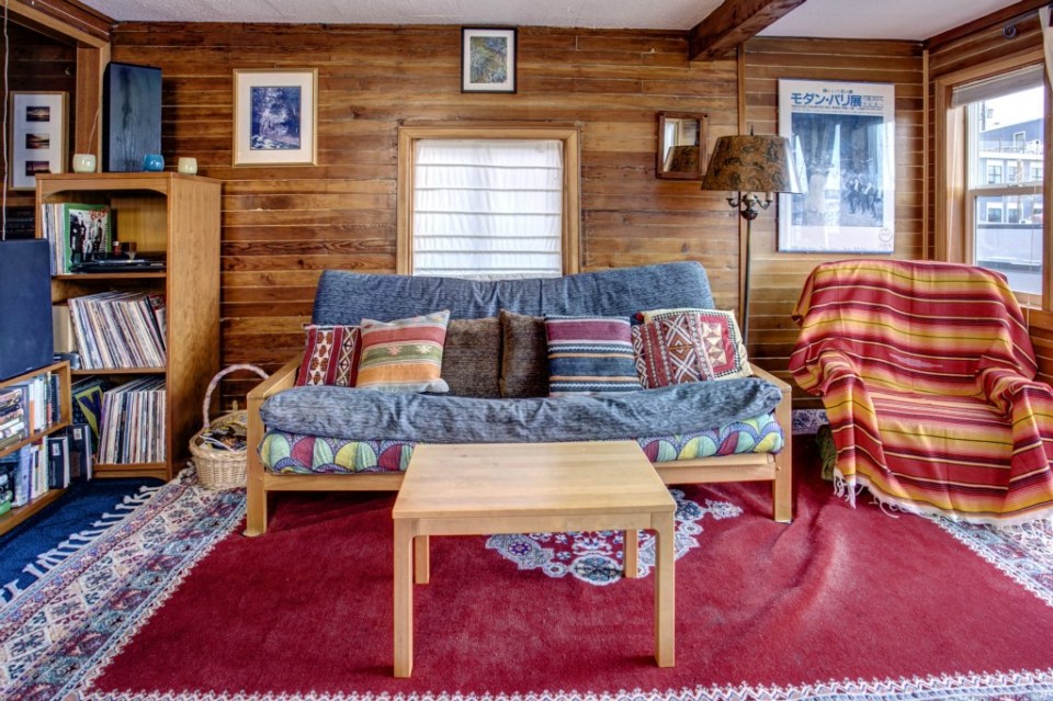 This quirky float house on Seattle's Lake Union was built in 1920 and added on over the years. It now has 640 sq ft with one bedroom. | www.facebook.com/SmallHouseBliss