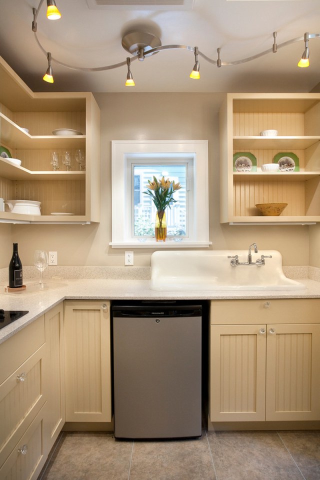 This little backyard cottage feels spacious despite a floor plan of just 340 sq ft plus a loft. | www.facebook.com/SmallHouseBliss