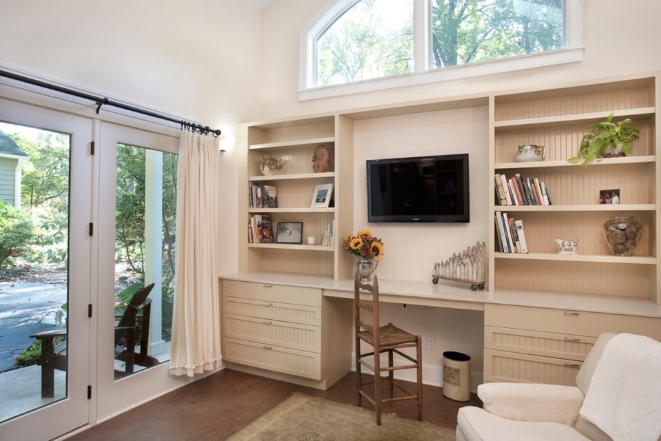 This little backyard cottage feels spacious despite a floor plan of just 340 sq ft plus a loft. | www.facebook.com/SmallHouseBliss