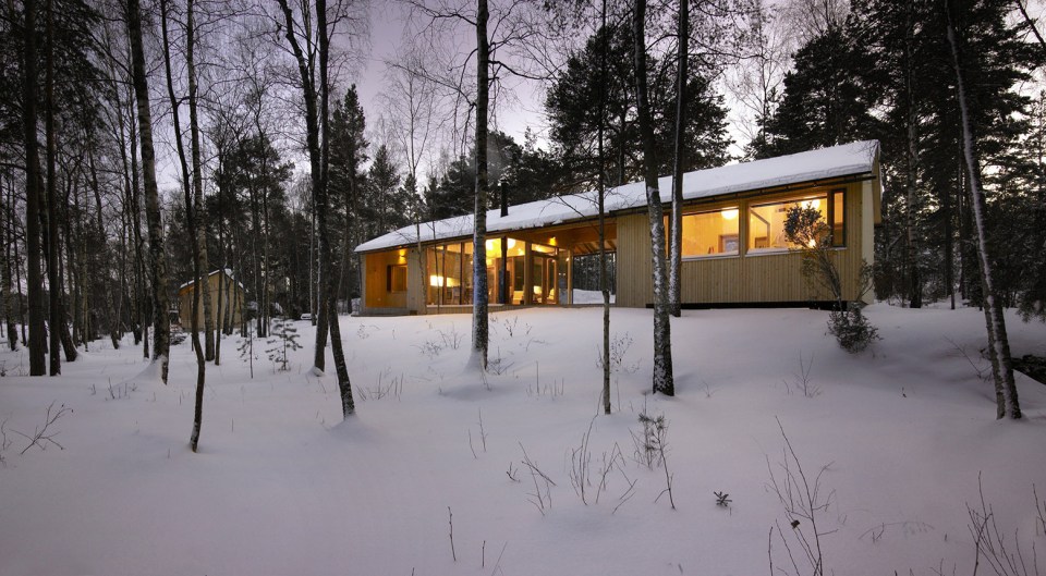 This small family vacation cabin combines a dogtrot floor plan with a Nordic design aesthetic. | www.facebook.com/SmallHouseBliss