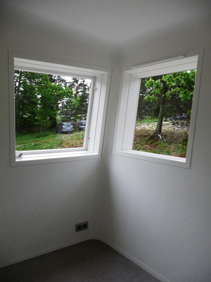 This low-impact modern cabin in Sweden has two bedrooms and a loft in 646 sq ft. | www.facebook.com/SmallHouseBliss