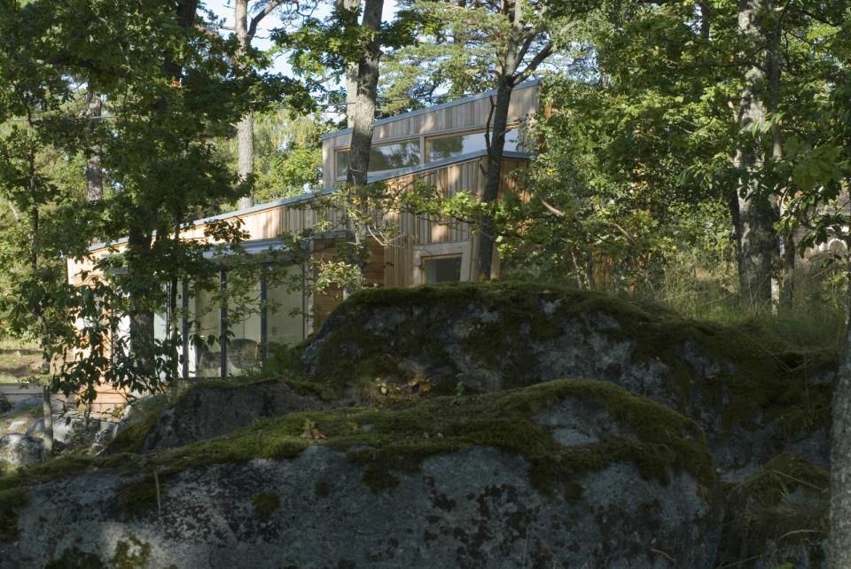 This low-impact modern cabin in Sweden has two bedrooms and a loft in 646 sq ft. | www.facebook.com/SmallHouseBliss