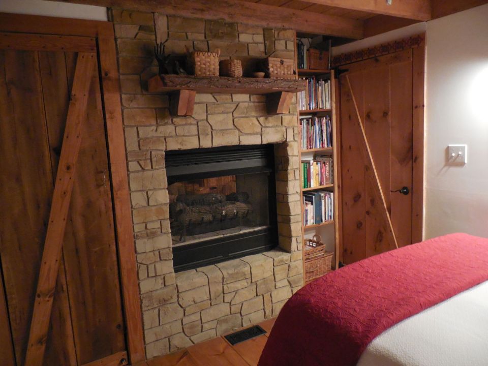 This small Tennessee cabin was renovated into a family's full-time home. It has one bedroom and a loft in 635 sq ft. | www.facebook.com/SmallHouseBliss