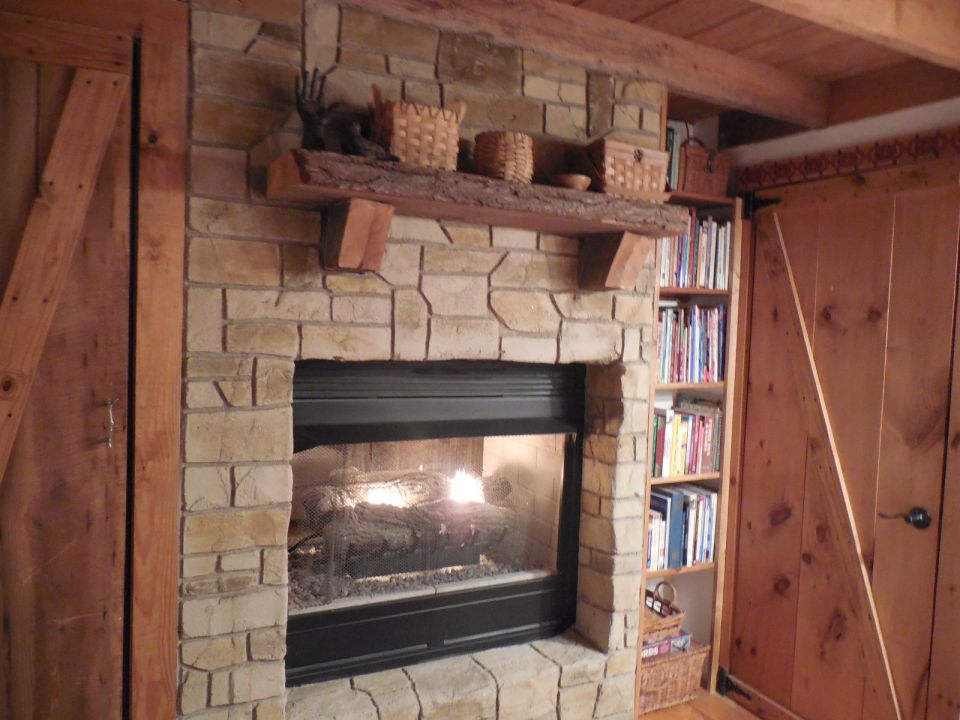 This small Tennessee cabin was renovated into a family's full-time home. It has one bedroom and a loft in 635 sq ft. | www.facebook.com/SmallHouseBliss