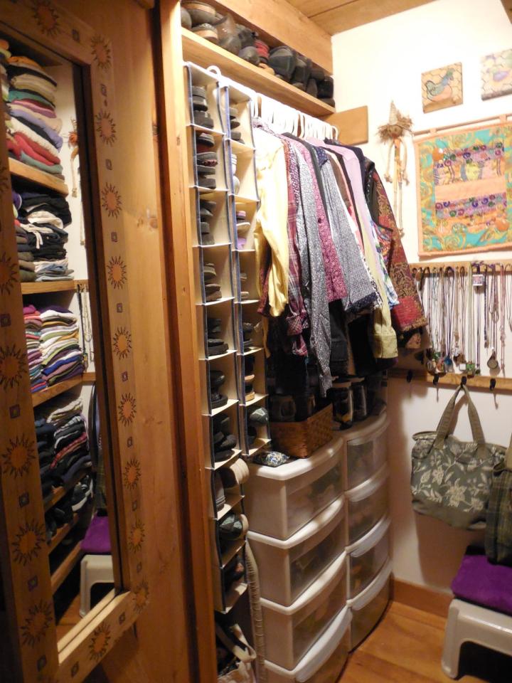 This small Tennessee cabin was renovated into a family's full-time home. It has one bedroom and a loft in 635 sq ft. | www.facebook.com/SmallHouseBliss