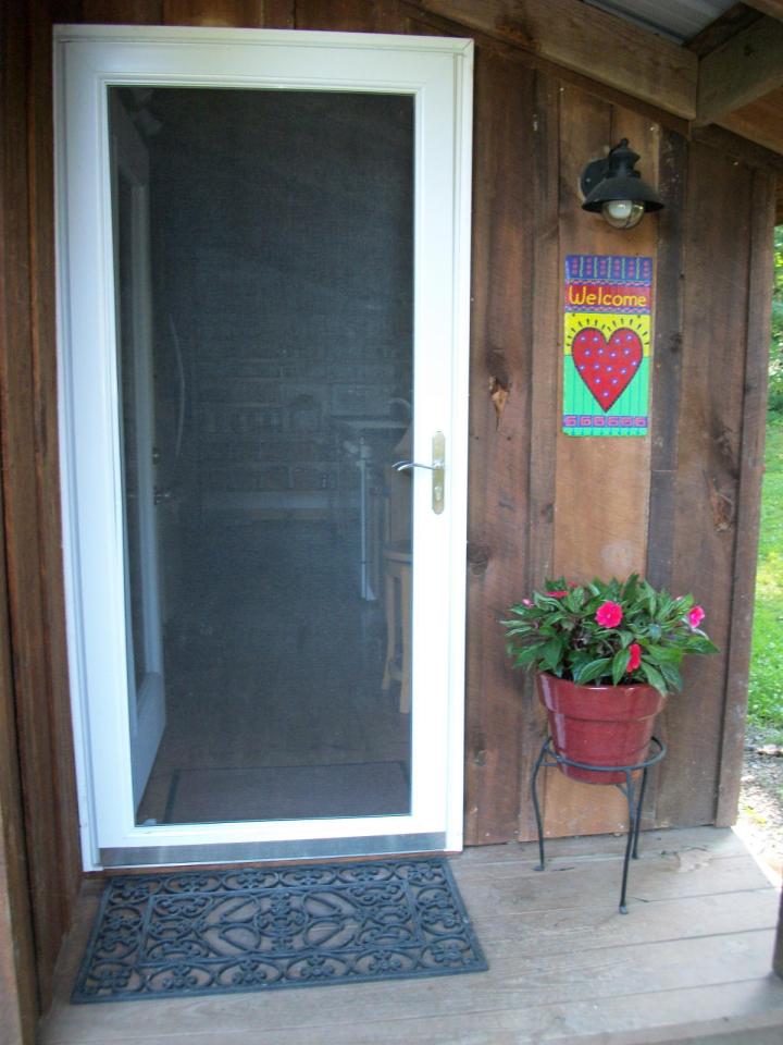 This small Tennessee cabin was renovated into a family's full-time home. It has one bedroom and a loft in 635 sq ft. | www.facebook.com/SmallHouseBliss