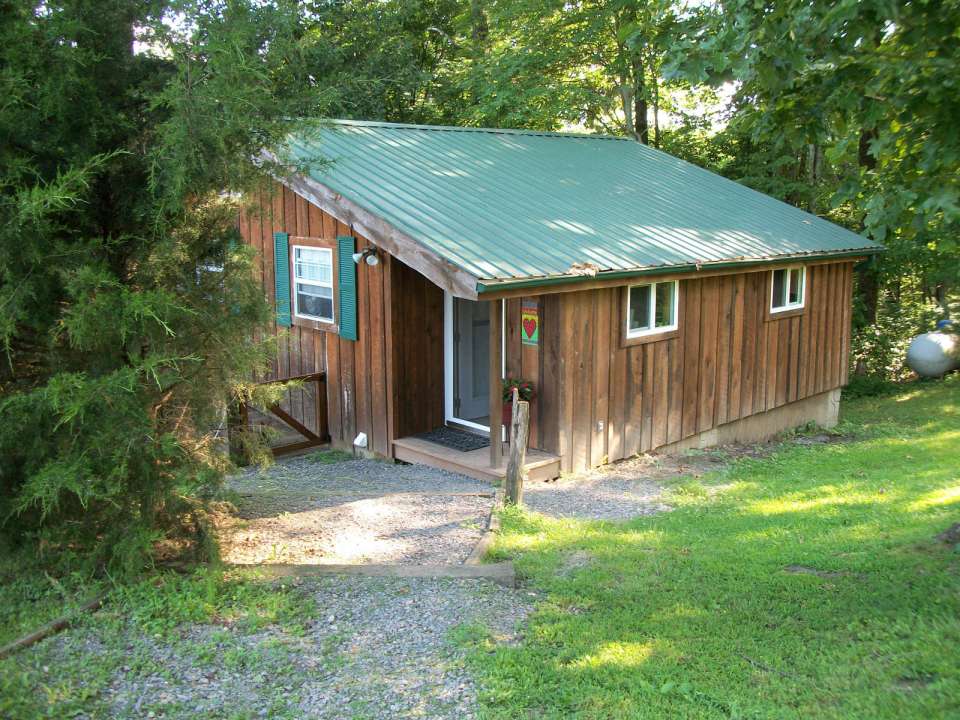 This small Tennessee cabin was renovated into a family's full-time home. It has one bedroom and a loft in 635 sq ft. | www.facebook.com/SmallHouseBliss