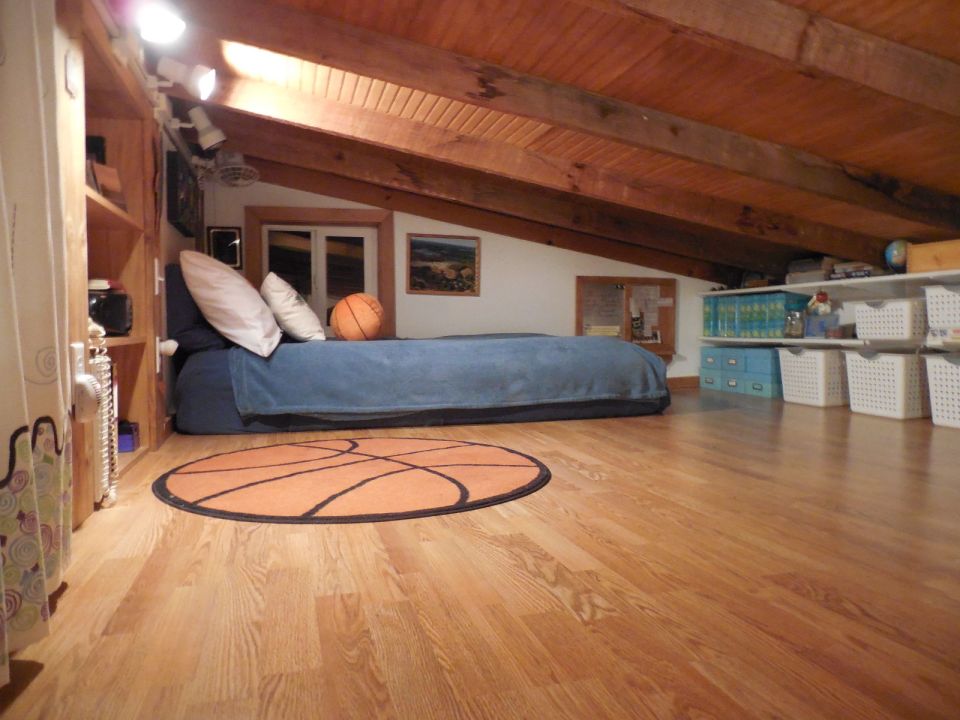 This small Tennessee cabin was renovated into a family's full-time home. It has one bedroom and a loft in 635 sq ft. | www.facebook.com/SmallHouseBliss