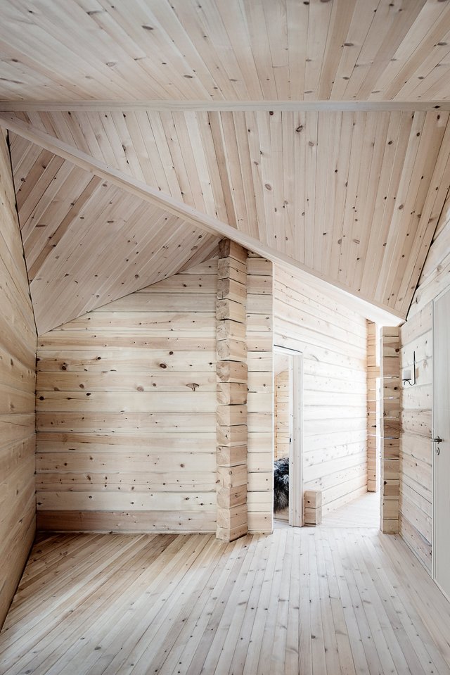 This log cabin in Norway joins a new structure to two existing one-room cabins, one over 100 years old. Together they have 3 bedrooms in 915 sq ft. | www.facebook.com/SmallHouseBliss