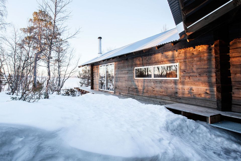 This log cabin in Norway joins a new structure to two existing one-room cabins, one over 100 years old. Together they have 3 bedrooms in 915 sq ft. | www.facebook.com/SmallHouseBliss