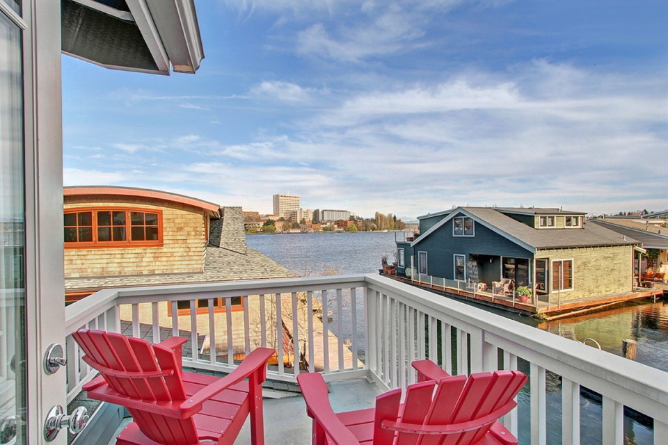 A Craftsman-style float house in Seattle's Portage Bay with two bedrooms in 960 sq ft. | www.facebook.com/SmallHouseBliss